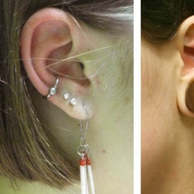 Conch piercing - ušní chrupavka uprostřed
