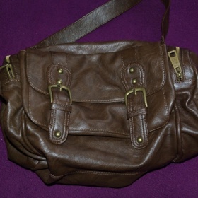 Hnědá kabelka s masivními zipy - foto č. 1