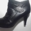 Černé boty na podpatku se sponou - foto č. 3
