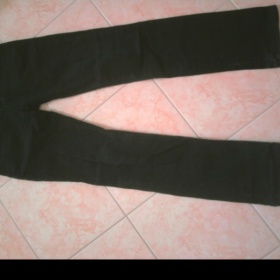 Černé rovné riflové kalhoty - foto č. 1