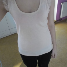 Světle růžové tílko s krajkou, Terranova