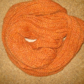 Nákrčník tamně oranžový