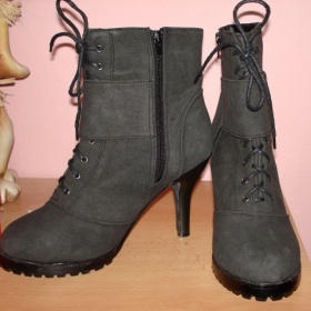 Kotníčkové boty černé