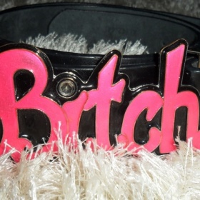 Černý pásek Bitch