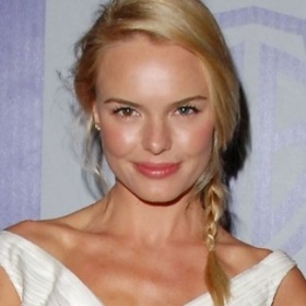 Lehce krycí makeup s dewy efektem