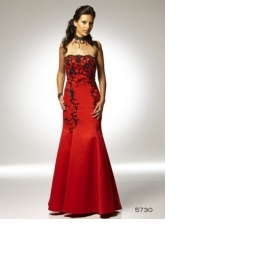 Červené plesové šaty - foto č. 1