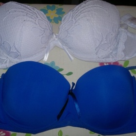 Podprsenka bílá s krajkou a modrá vyztužená 2ks