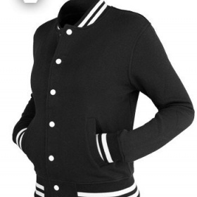 Co nosit k baseballové mikině?