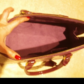 Lesklá kabelka fialové barvy  Eight Sin