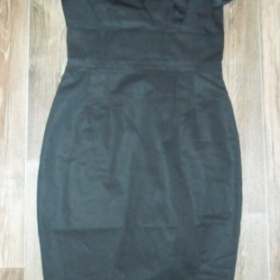 Černé pouzdrové šaty Asos - foto č. 1