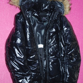Černá lesklá bundička Gate