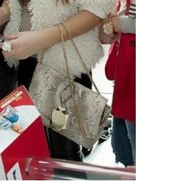 Větší psaníčko s řetízkem přes ruku, kde sehnat