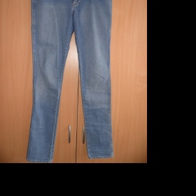 Světlé slim džíny H&M - foto č. 1