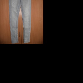 Světlé slim džíny Sublevel