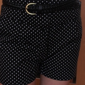 Puntíkované kraťasy do pasu s opaskem Amisu