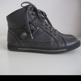 Šedé streetové boty na jaro/podzim