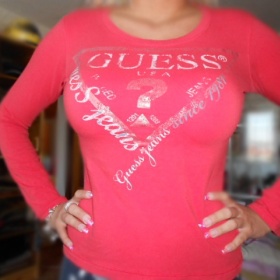 Červené tričko Guess s dlouhým rukávem - foto č. 1
