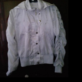 Bílá saténová bundička