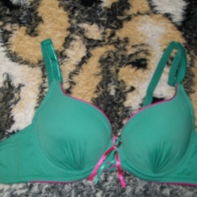 Zelená push - up podprsenka