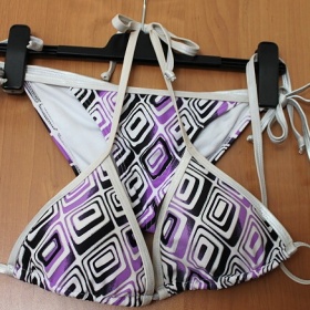 Fialovo - černo bílé plavky New Yorker - foto č. 1