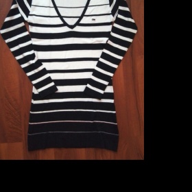 Modrobílý proužkovaný svetřík Tommy Hilfiger - foto č. 1