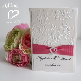 Svatební oznámení - kde koupit provlékací brože na stužky?