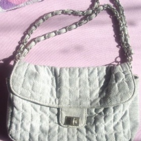 Světle čedá kabelka s řetízkem Orsay