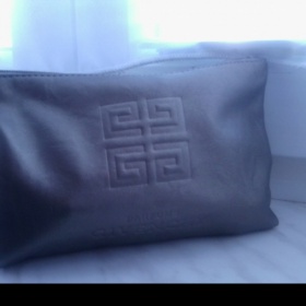 Bronzová kosmetická taštička Givenchy