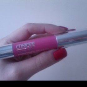 Světlounce růžový lesk na rty v tužce Clinique - foto č. 1