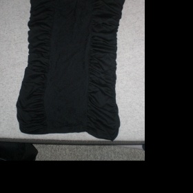 Černý top bez ramínek