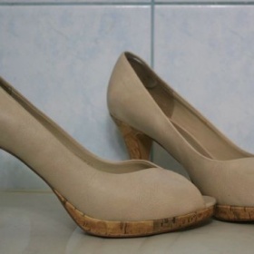 Béžové lodičky na platformě Humanic