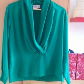 Tmavě zelená halenka