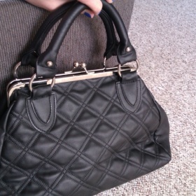 Černá kabelka do ruky