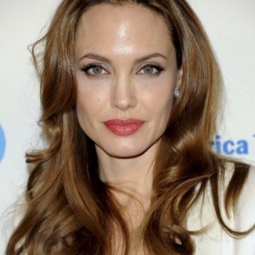 Barva vlasů jako A. Jolie