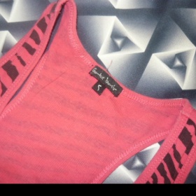 Červeno - černý zebrovaný topík z gatu - foto č. 1