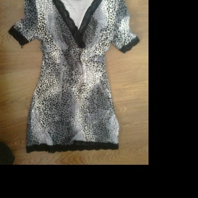 Šedé tygrované šaty s krajkou