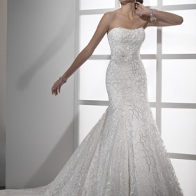 Jakou barvu svatby v kombinaci se šaty ve slonové kosti?