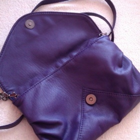 Fialová crossbody kabelka Takko