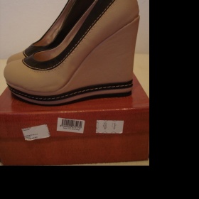 Krémové boty na klínku Sergio Todzi - foto č. 1