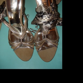 Páskové střevíčky Guess