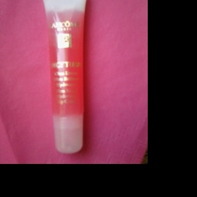 Světle červený lesk na rty Lancome - foto č. 1