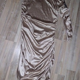 Šaty Rare metalického vzhledu