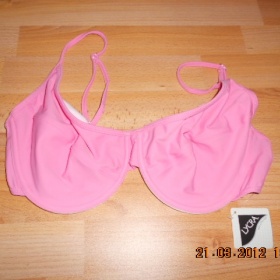 Růžový vrchní díl plavek