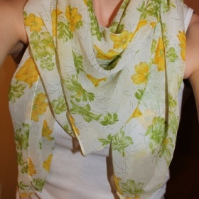 Květovaný zeleno - žlutý jarní šátek - foto č. 1