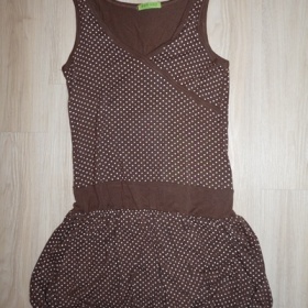 Hnědé putíkaté šaty