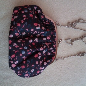 Květovana crossbody kabelka Wayfarer