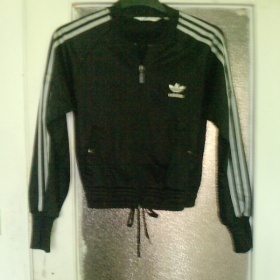 Černá, lesklá saténocvá bundička Adidas - foto č. 1