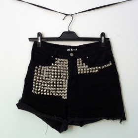 Krat'asy černé se cvočky