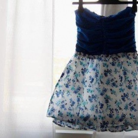 Modré šaty s knoflíčkama - foto č. 1