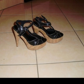 Černé kožené sandálky na korkovém podpatku Zn. Mixer - foto č. 1